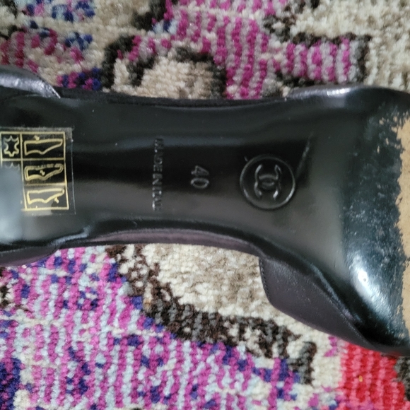 CHANEL CC LOGO FAUXPEARL STRAPS PUMPS - Picture 2 of 9